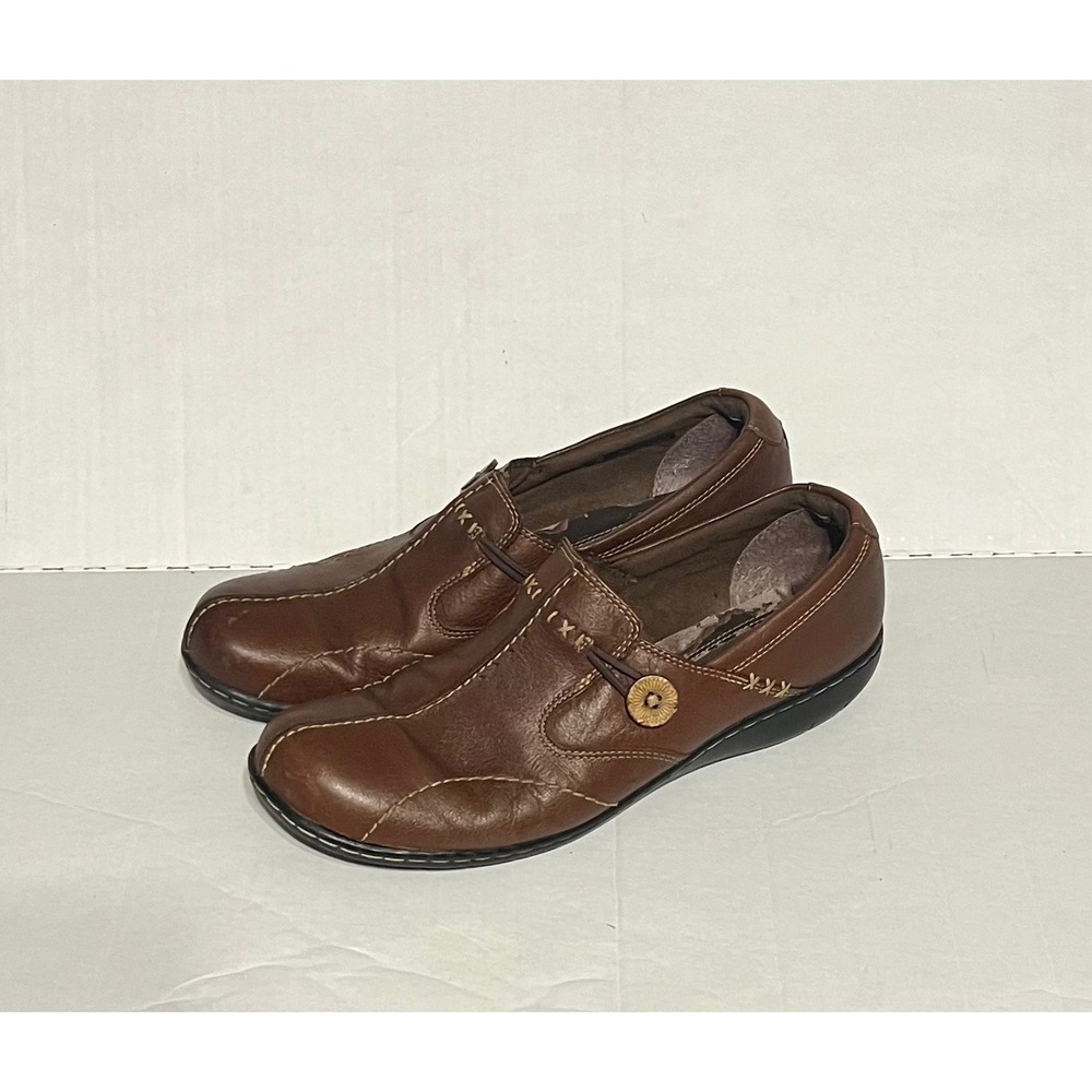 Clarks Women's 10M Brown Leather Slip On Comfort Casual Shoes Button Accents